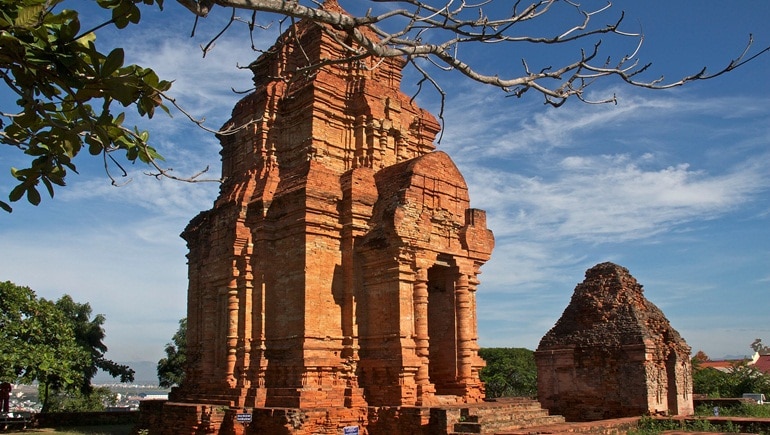poshanu cham tower