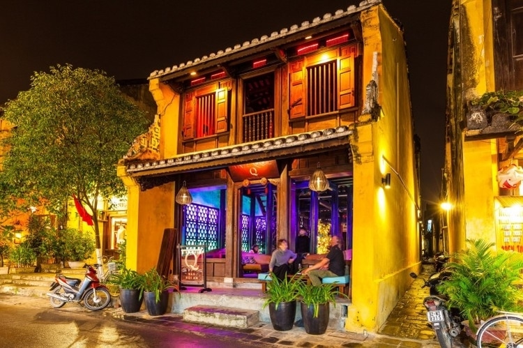 q-bar vietnam photos - night bars in hoi an