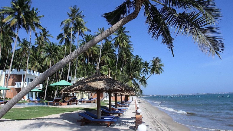 rom island travel guide