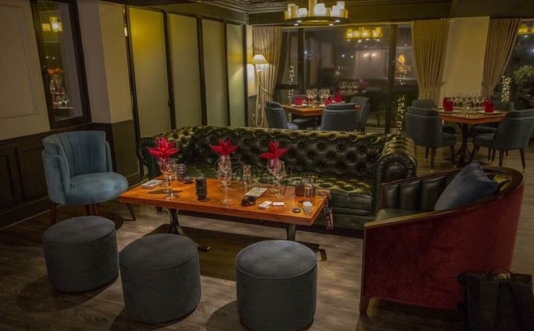 vietnam photos - romantic restaurants in hanoi