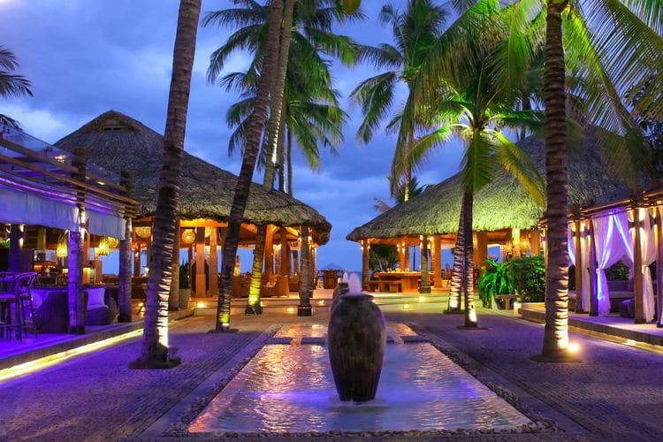 sailing club vietnam photos - night bars in nha trang