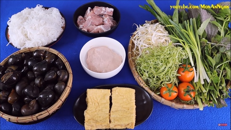 snail rice noodle soup 