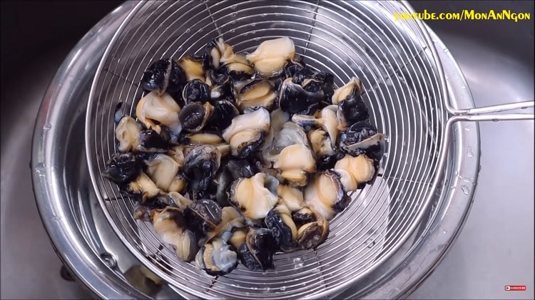 tasty snail rice noodle soup 