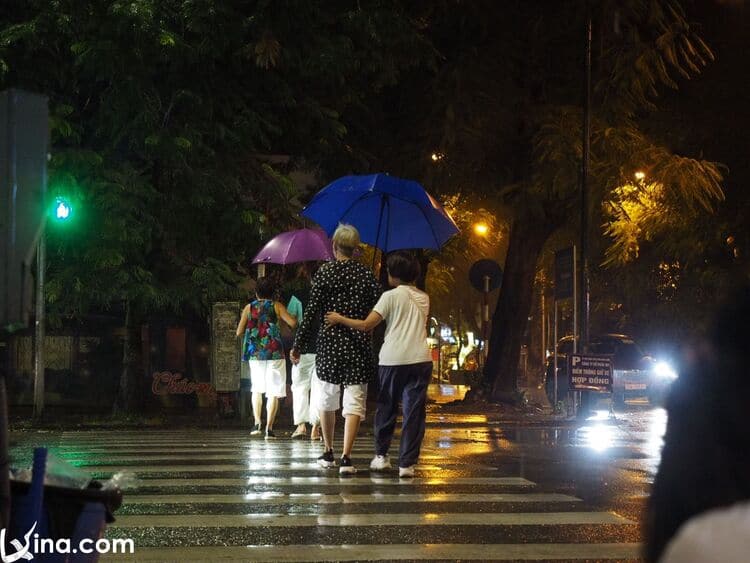 street vendors photo in hanoi vietnam photos - street vendors
