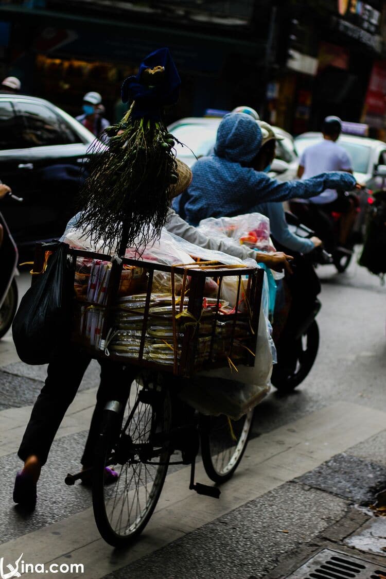 street vendors photos in hanoi vietnam photos - street vendors photos