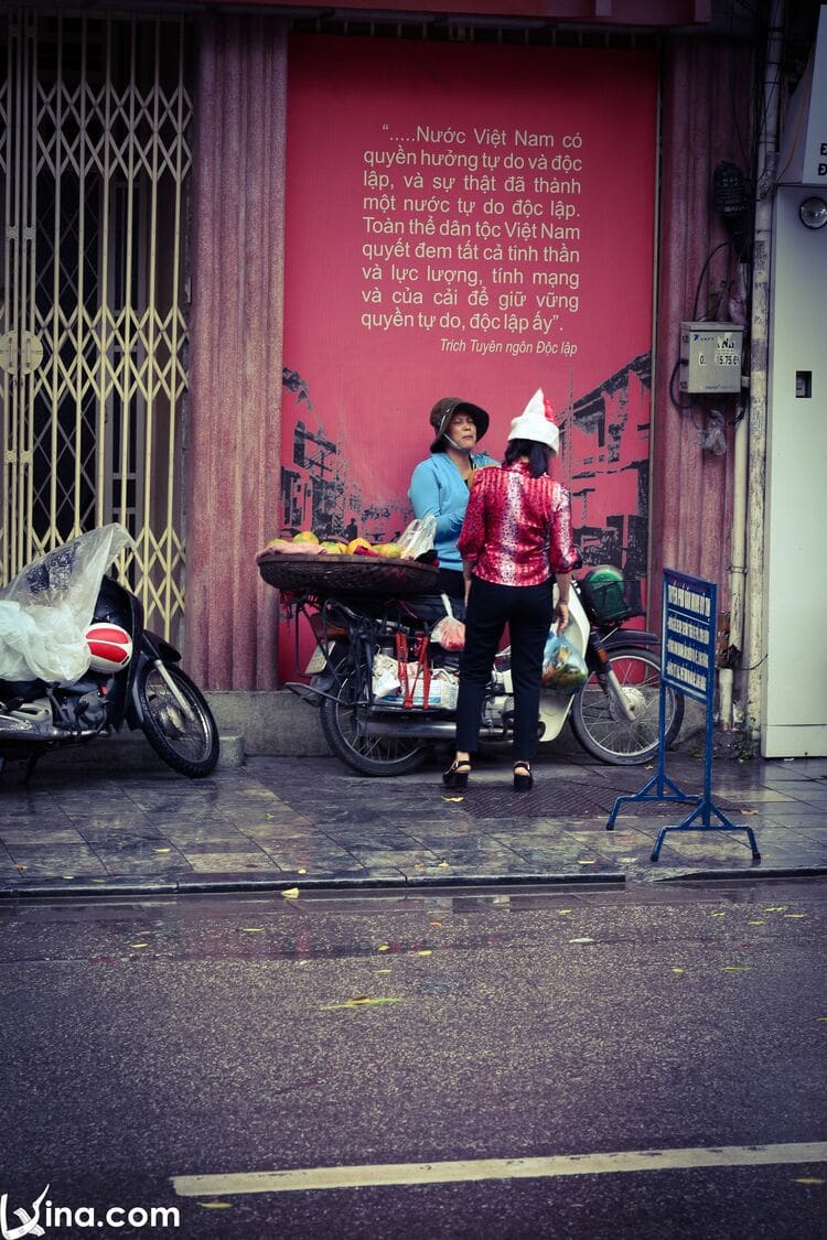 street vendors photo in hanoi vietnam photos - street vendors photos
