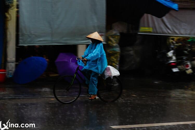 street vendors photo in hanoi in vietnam vietnam photos - street vendors photos