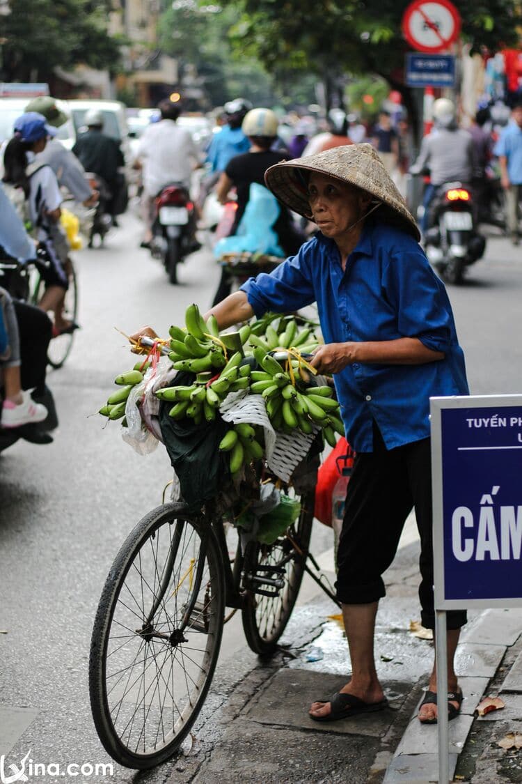 street vendors in hanoi vietnam photos - street vendors photos