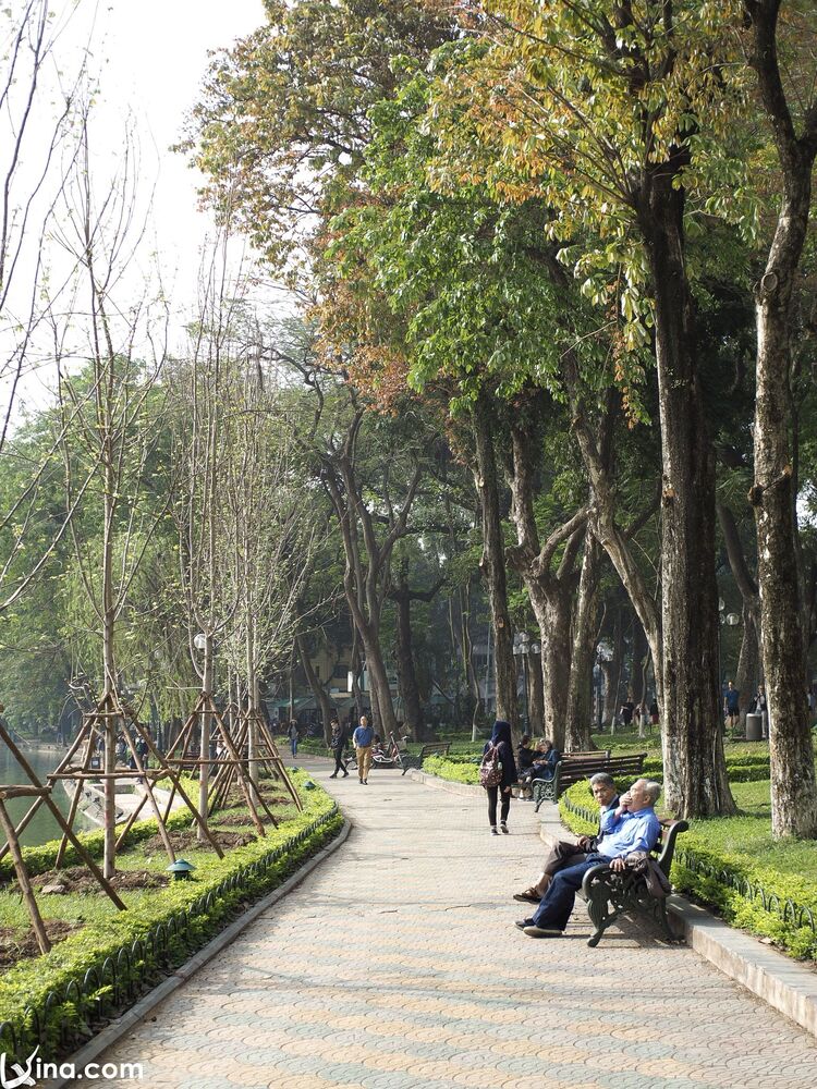 sword lake in hanoi vietnam photos - sword lake
