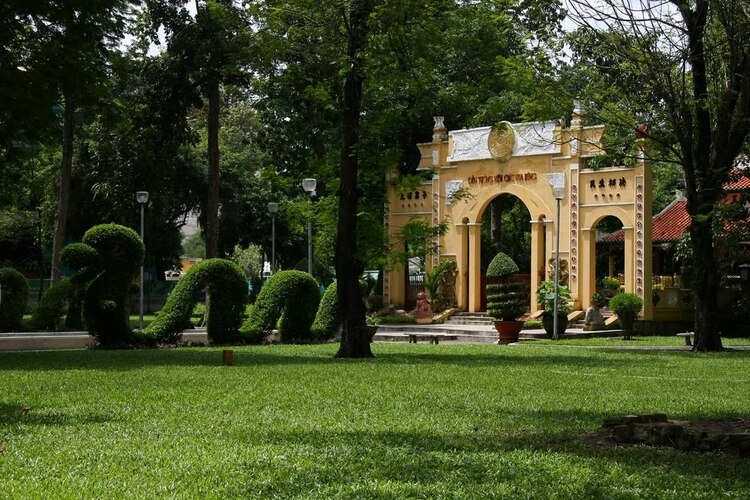 tao dan park vietnam photos - kid friendly places in ho chi minh