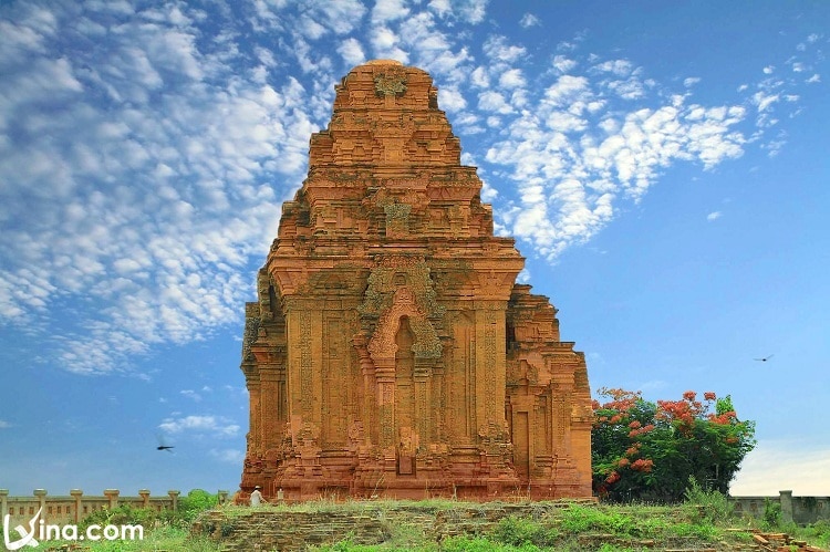 the architecture of ponagar cham towers ponagar cham towers