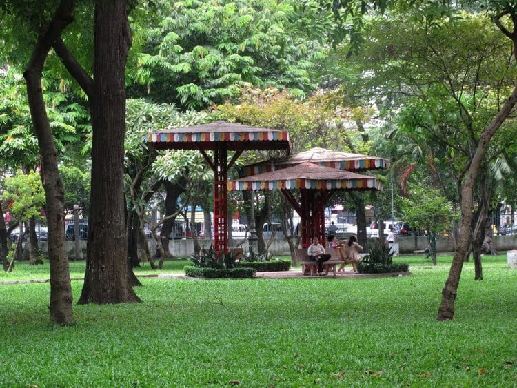 the green space in the middle of ho chi minh city vietnam photos - le van tam park