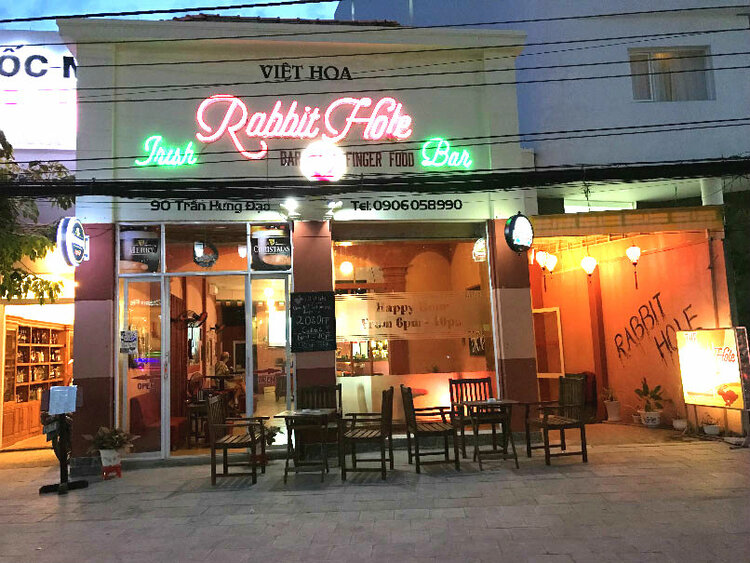the rabbit hole irish bar vietnam photos - bars in phu quoc