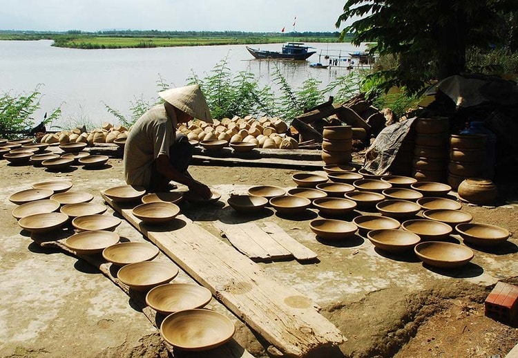 the traditional handicraft village vietnam photos - thanh ha pottery village