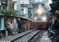 vietnam photos - hanoi train street photos