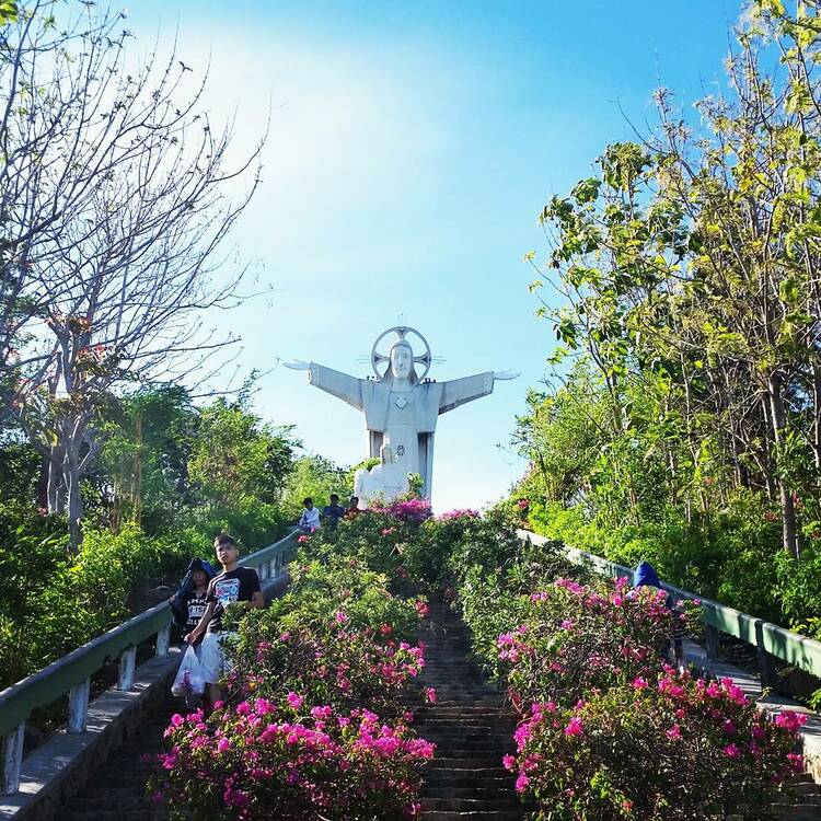 tremendous sightseeing jesus christ's statue in vung tau