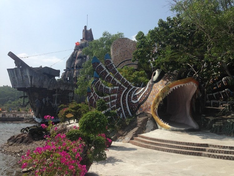 tri nguyen aquarium – a marine museum and attractive park in da nang vietnam photos - tri nguyen aquarium
