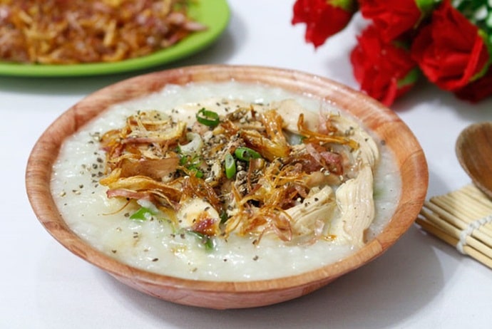 vietnamese chicken porridge in hanoi