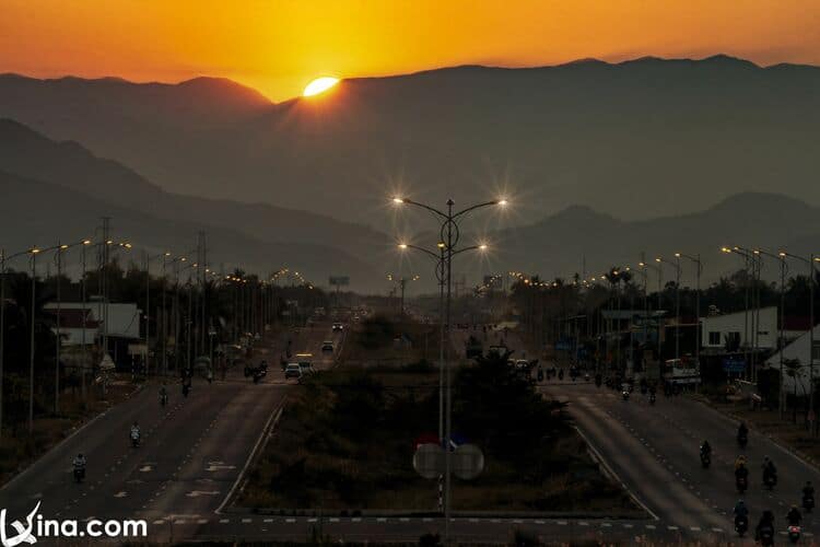 vo nguyen giap street in nha trang vietnam photos - nha trang in winter and spring travel
