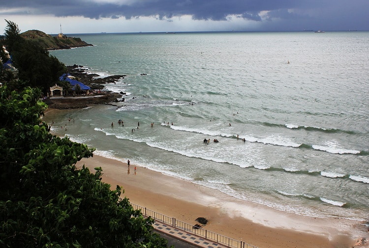 vong nguyet beach in vung tau vong nguyet beach in vung tau