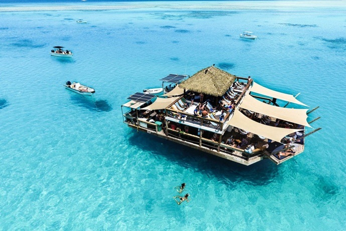 what are attractions in hon mun island - enjoy the floating bar