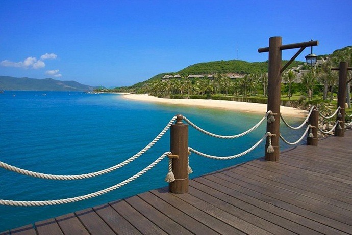 what to do in hon tam island - take pictures with hon tam wooden bridge