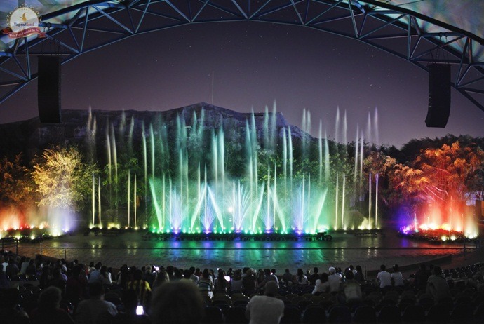what to do in vinpearl land in nha trang - water music stage