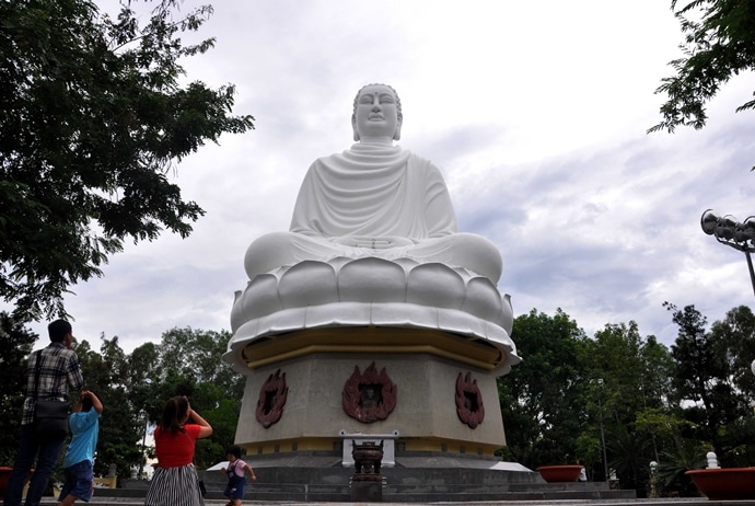 what to see in long son pagoda - vietnammoi