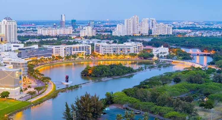 when is the best time to visit crescent lake park vietnam photos - crescent lake park