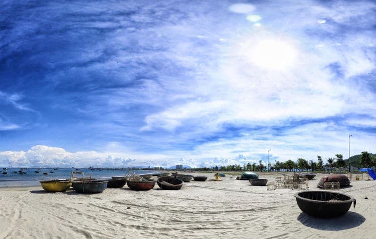 vietnam photos - xuan thieu beach
