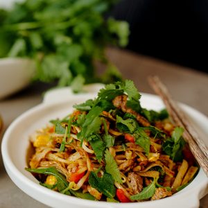 Fried noodle with spicy peanut and satay beef
